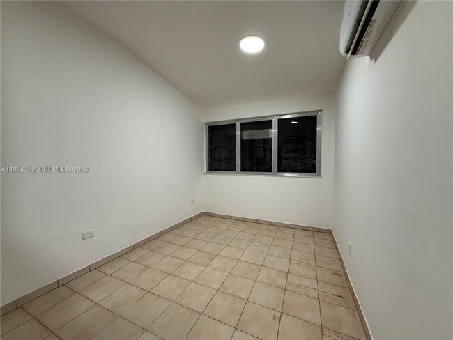 Building Photo - 435 NW 44th Ave