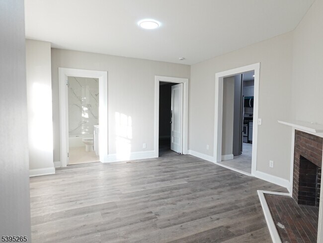 Building Photo - 32 Elmwood Ave