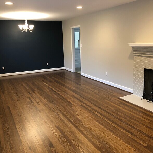 Building Photo - 1509 Peachtree Dr