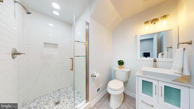 Building Photo - 200 Sulgrave Ct