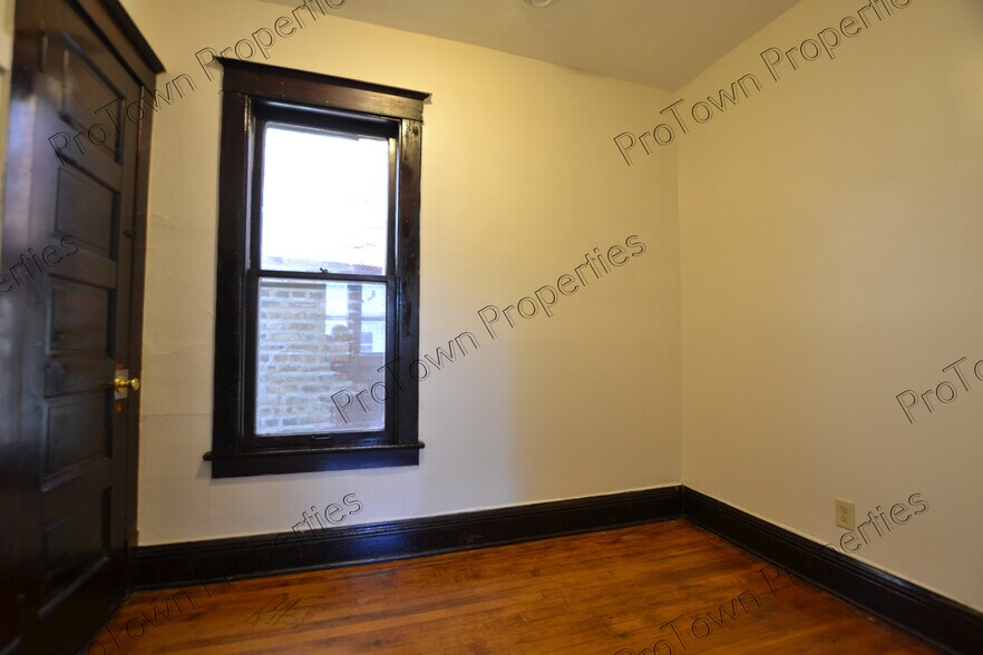 Building Photo - 835 N Broadway St