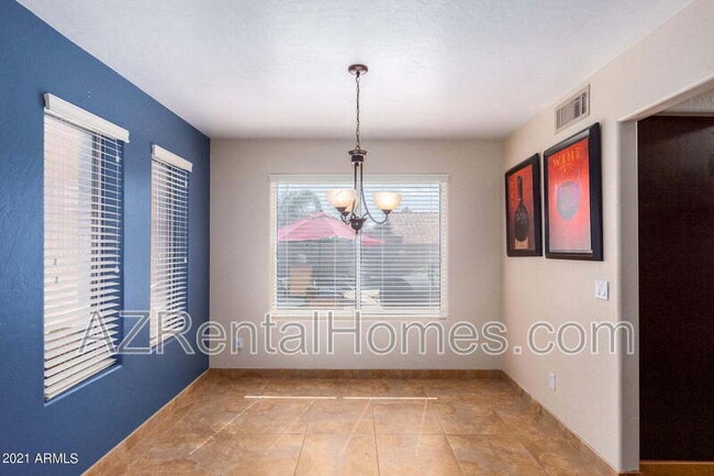 Building Photo - 3618 N Santiago Cir