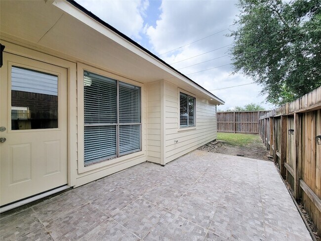 Building Photo - 3658 Villa Glen Dr