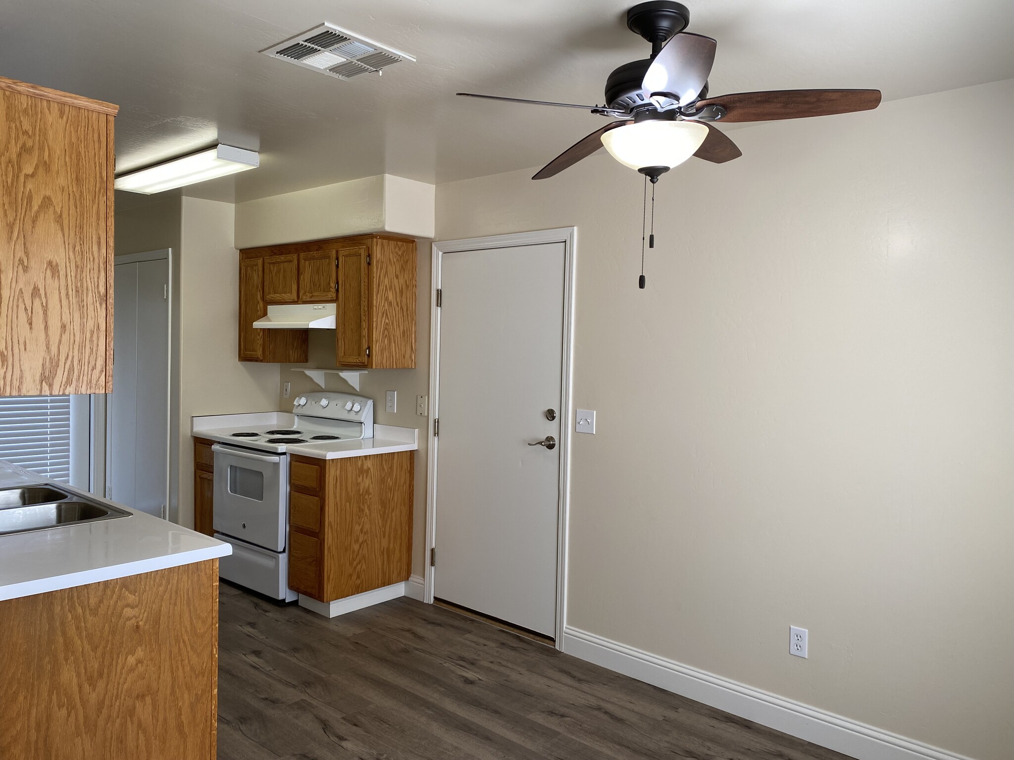 Kitchen - 725 Greenwood Meadow Ln