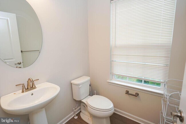 Building Photo - 9305 Mulligan Way