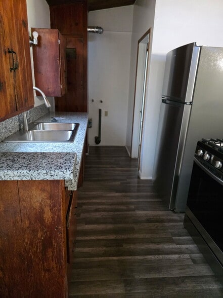 Building Photo - 3250 1/2 Walnut Grove Ave