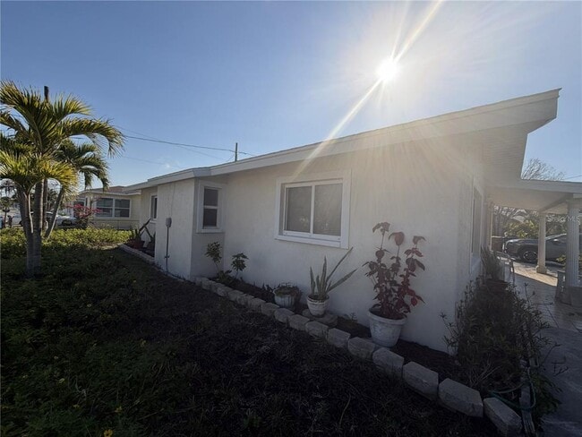 Building Photo - 100 Boca Ciega Dr