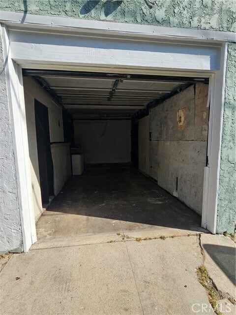 Building Photo - 440 W 8th St