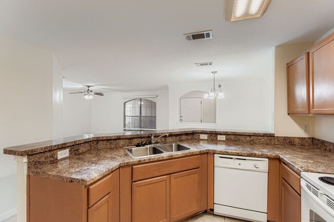 Building Photo - Medical Center Condo!