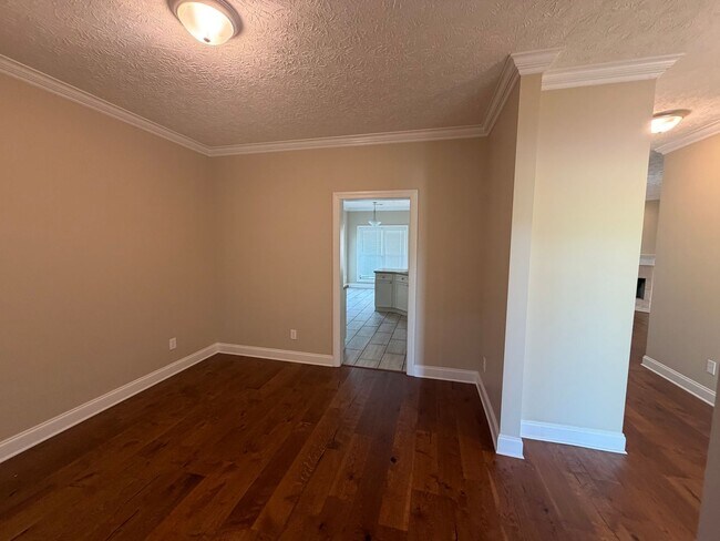Building Photo - Cozy Condo in Gardens at Gatewood!