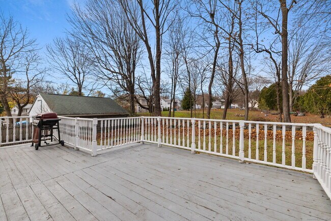 Building Photo - 19 Henry St