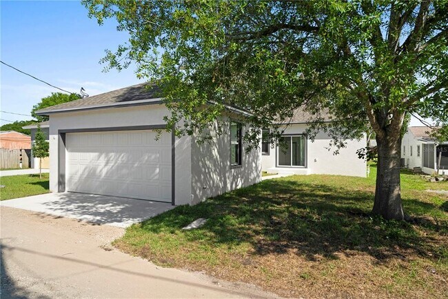 Building Photo - 930 57th Ave N