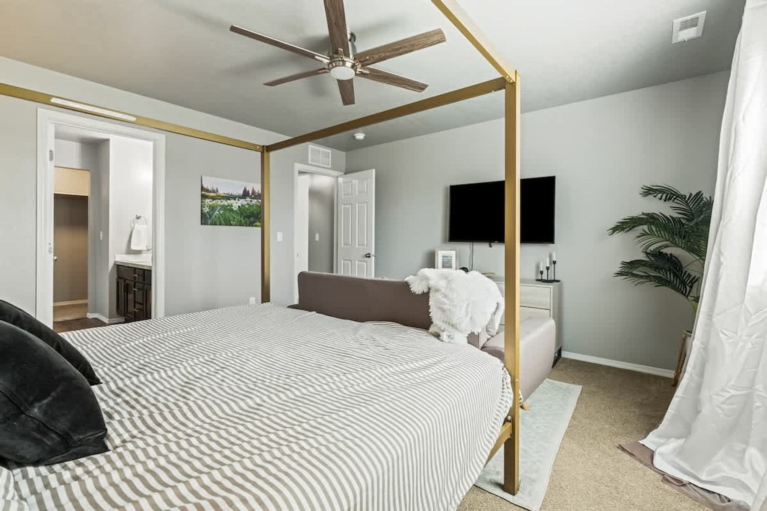 Building Photo - 17541 Mountain Springs Ave