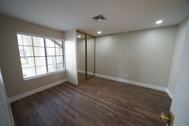 Building Photo - 4729 Nara Vista Way
