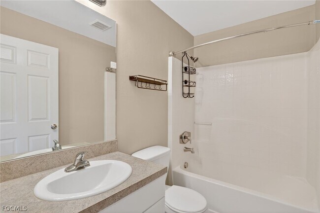 Building Photo - 848 Holmes Ave