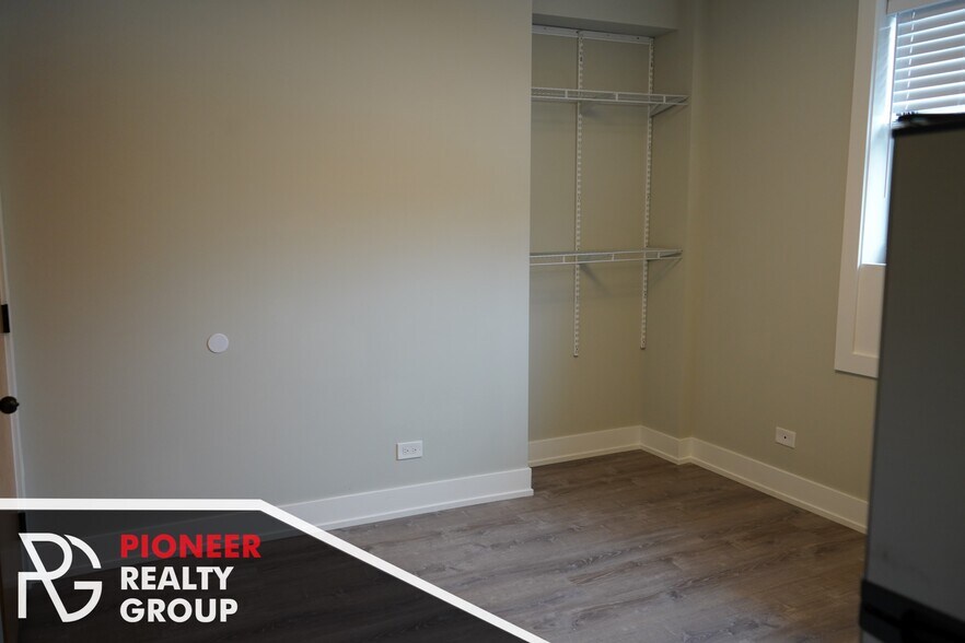 Building Photo - 501 W Belmont Ave