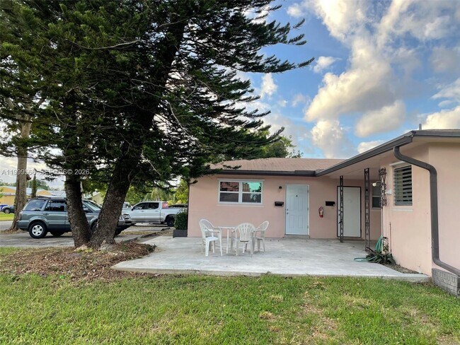 Building Photo - 1850 N 27th Ave