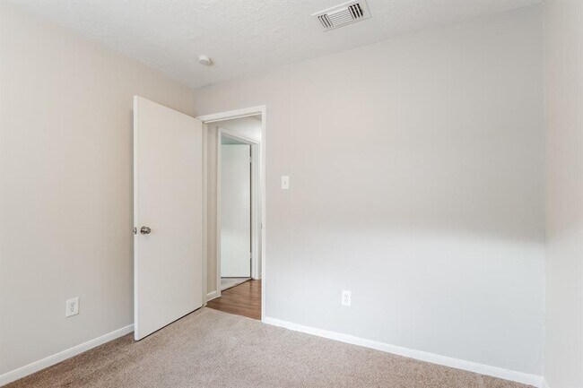 Building Photo - 10538 Waving Fields Dr