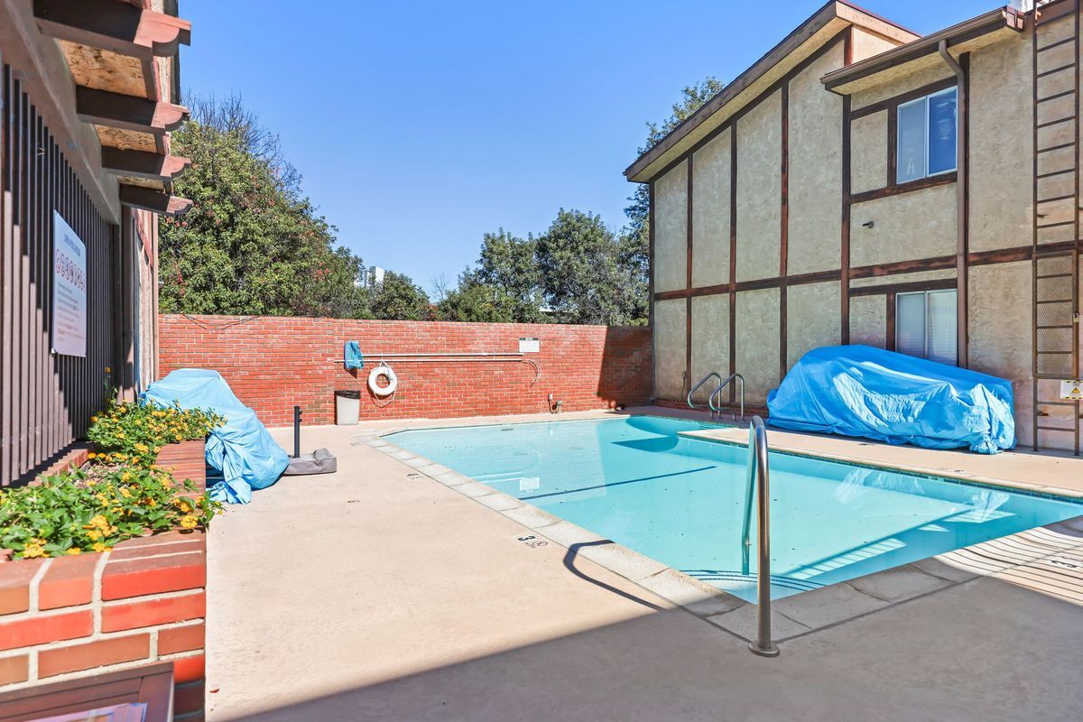 Building Photo - 5500 Lindley Ave