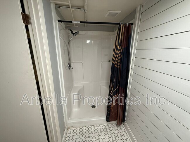 Building Photo - 1437 Valley St