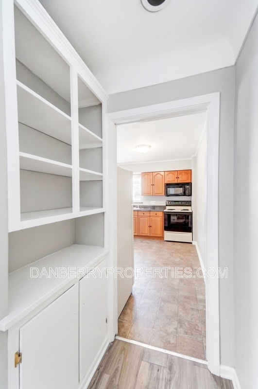 Building Photo - 1133 N Byrne Rd