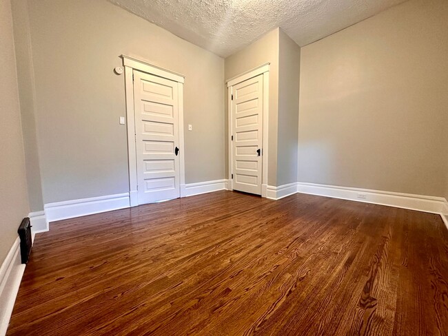 Building Photo - Updated 3-Bedroom Gem with Classic Charm a...