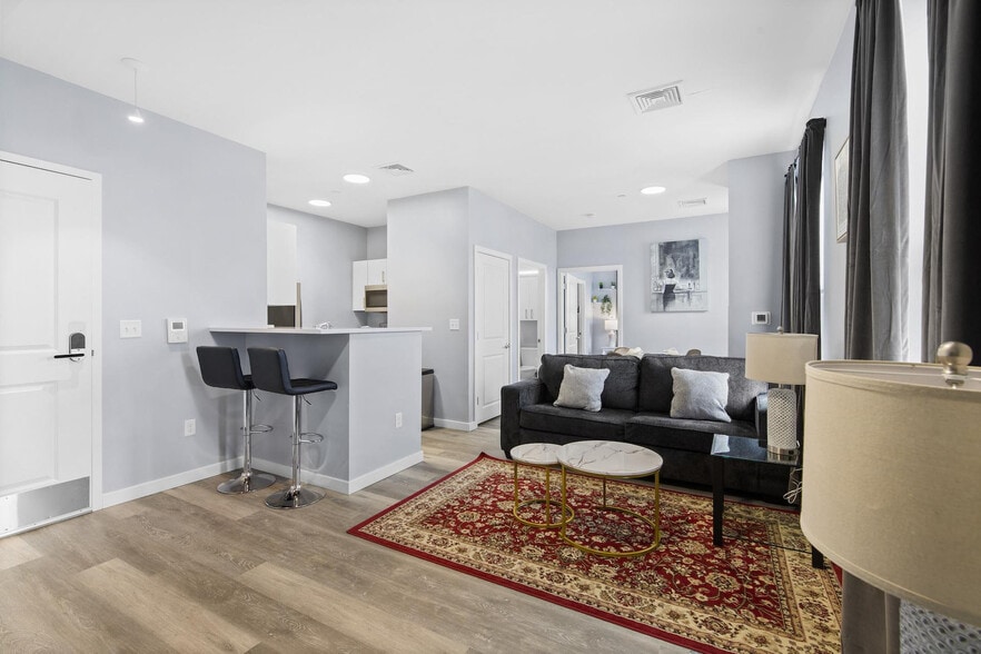 Building Photo - 95 Broadway-SI ID1240399P