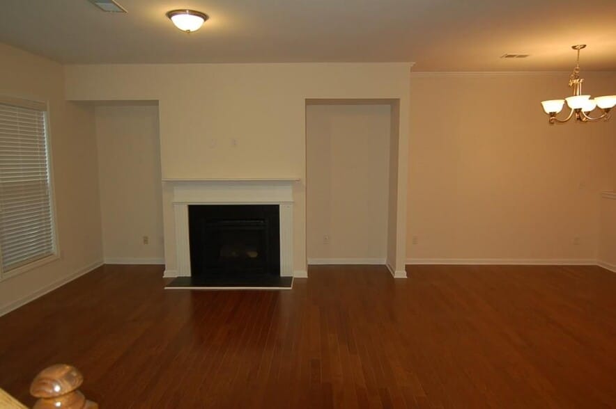 Building Photo - 2100 Greencrest Cir