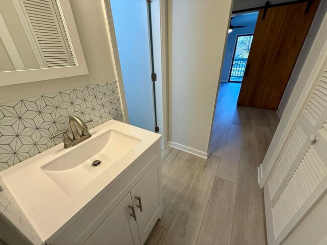 Building Photo - 610 Putters Ln