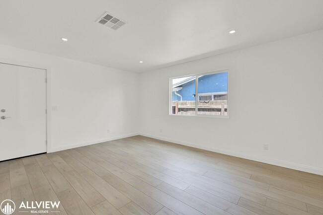 Building Photo - Fully Renovated 4-Bedroom Home with Firepl...