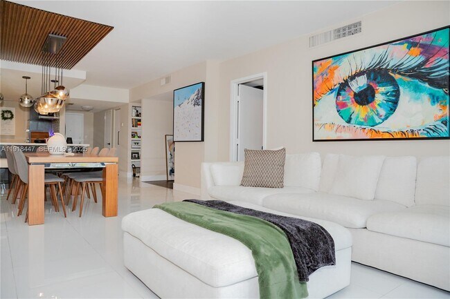 Building Photo - 3375 N Country Club Dr