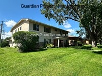 Building Photo - Richfield 2nd Floor Apartment, Very Spacio...