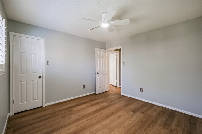 Building Photo - 1715 Woodland Park Dr