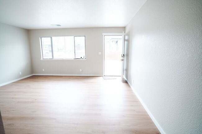 Building Photo - 1440 Myrtle Avenue