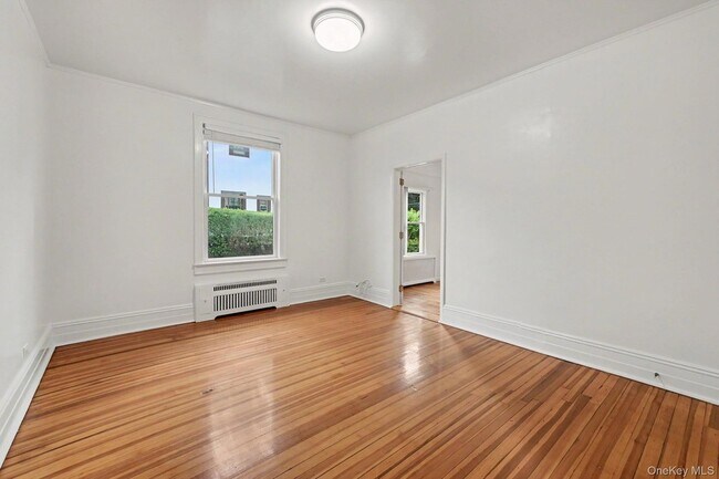 Building Photo - 242 Mayflower Ave