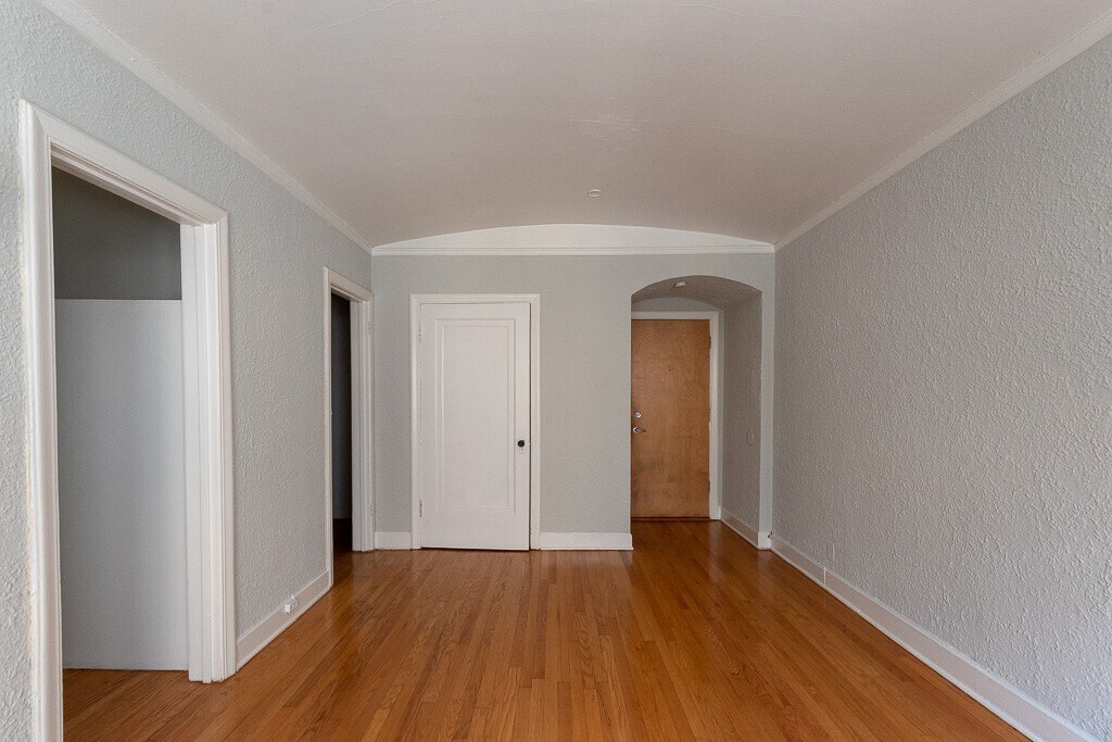 Building Photo - 539 W Arlington Pl