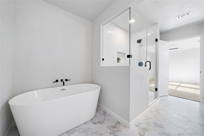 Building Photo - 22823 Tara Way Dr