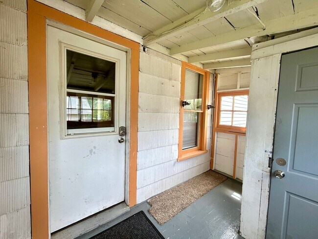 Building Photo - 2550 Crozier Ave