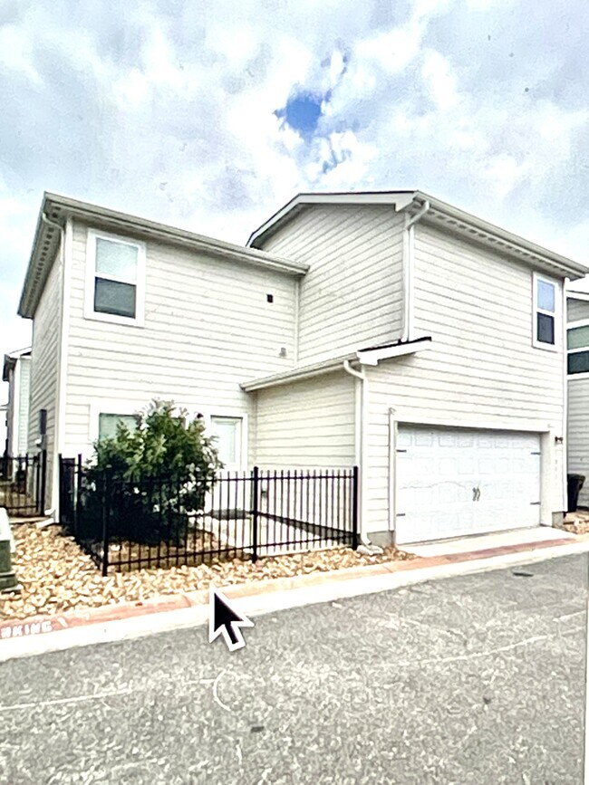 Primary Photo - 10829 Emerick St