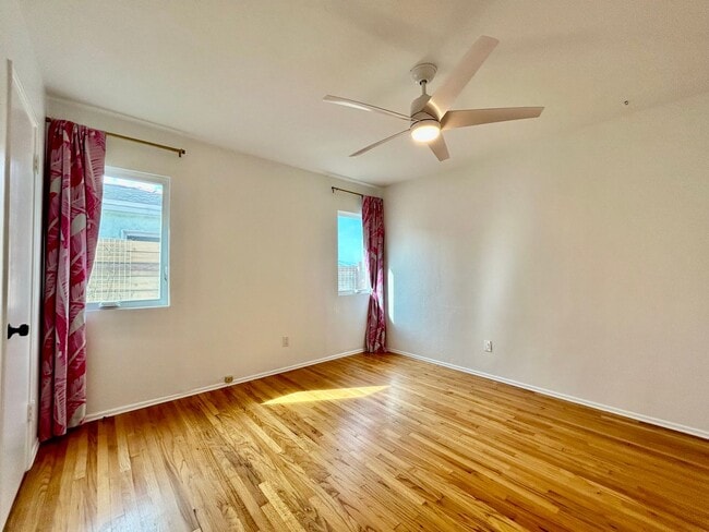 Building Photo - Stunning 3 Bedroom with Pool and Views in ...