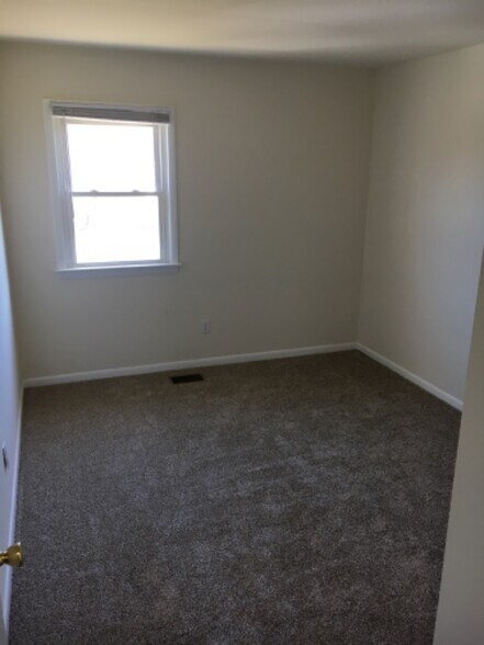 Building Photo - 8373 Grove Angle Rd