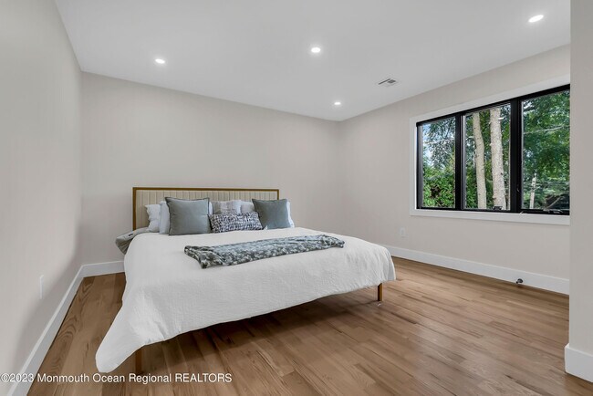 Building Photo - 265 Whalepond Rd