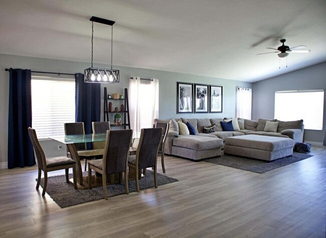 Building Photo - 48404 La Playa St