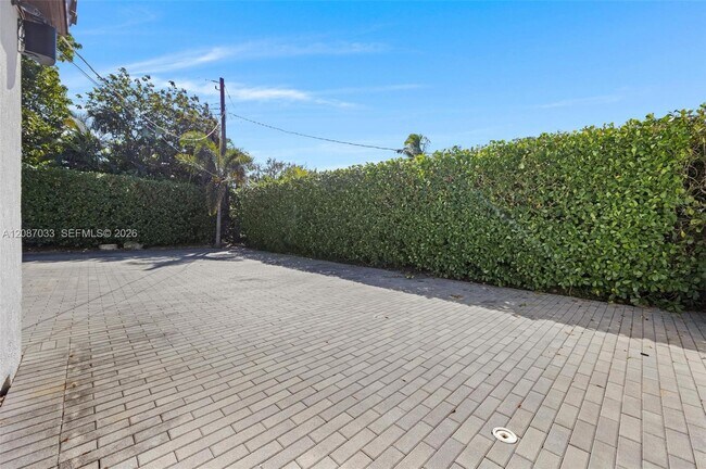 Building Photo - 6476 SW 10th Terrace