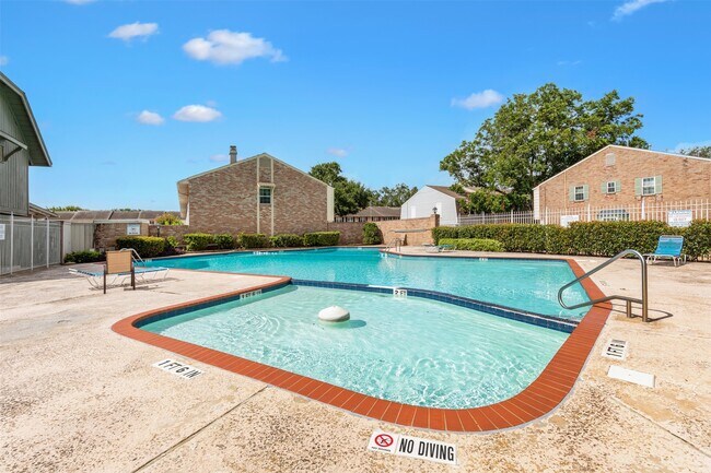 Building Photo - 2107 Lander Ln