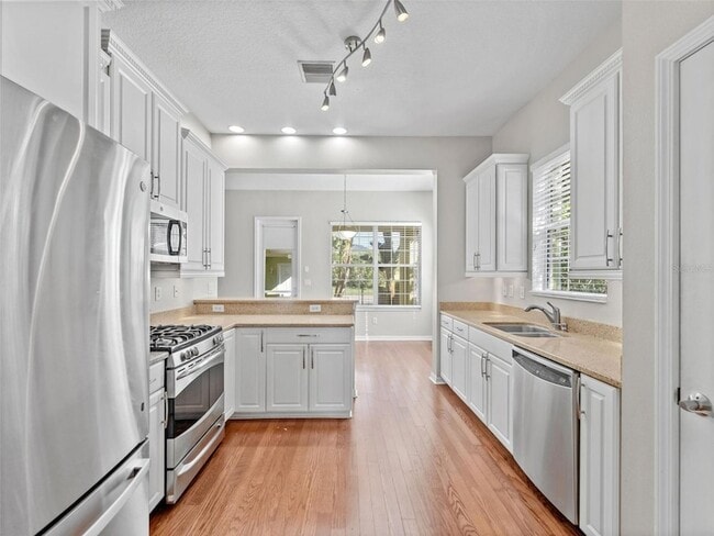 Building Photo - 6222 Hadley Commons Dr