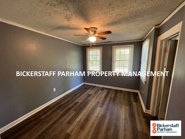 Building Photo - Located off of Victory Drive!! 2 Units Ava...