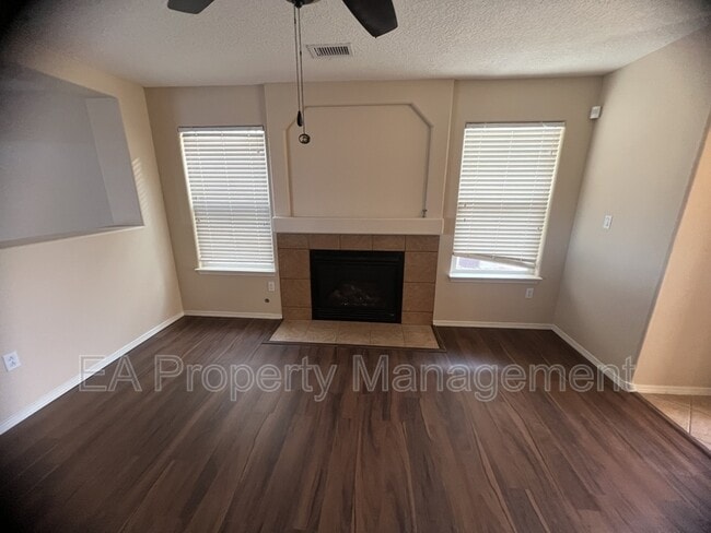 Building Photo - 3644 Clear Creek Rd