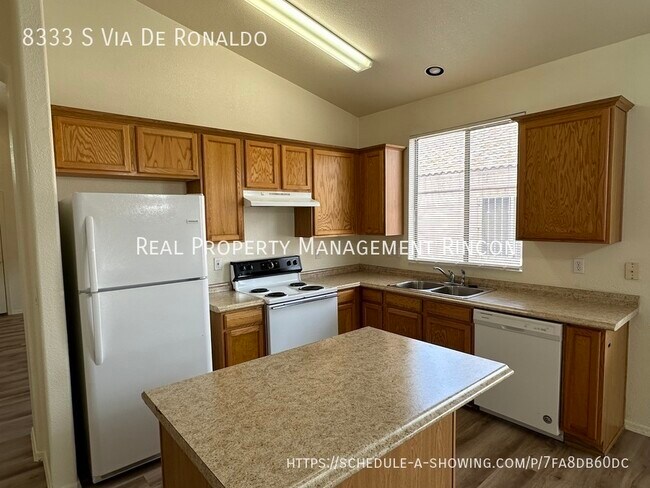 Building Photo - AVAILABLE NOW!!  Amazing 4bed/2bath in Rit...