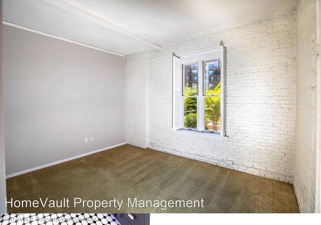 Bedroom - 229 N Poplar St